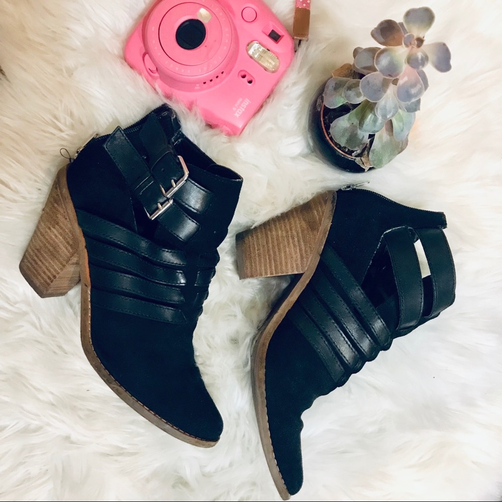 DV SUEDE BOOTIES